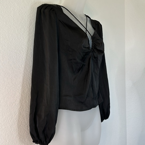 ASTR THE LABEL  Black Keyhole Cutout Top Size X-small NWT - Picture 4 of 13